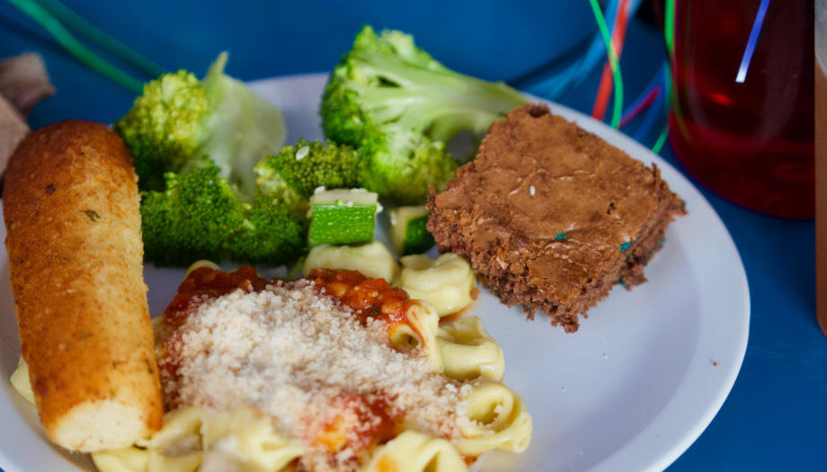 pasta, broccoli, and garlic bread for lunch